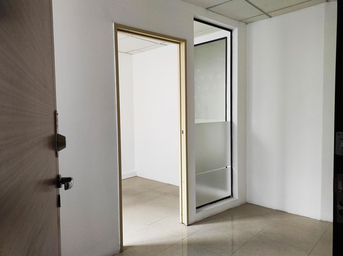 Imagen 4 de 13 de Venta Oficina Con Cochera - Centro