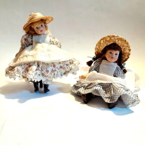 Dos Antigua Muñecas De Porcelana Vestidas Victorianas (Usado)