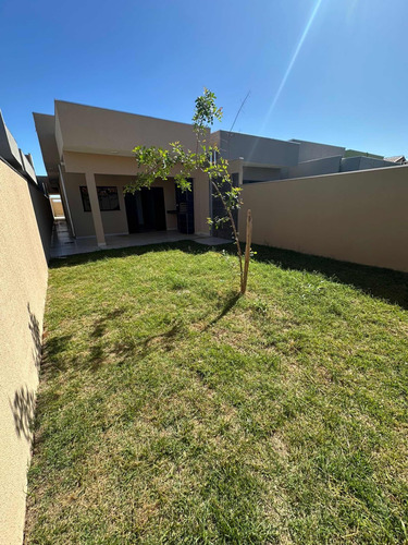 Vendo Casa Casa Com 03 Quartos Sendo Uma Suíte