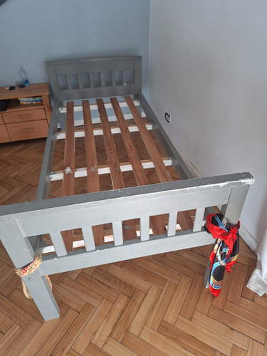 Cama De Una Plaza De Pino Pintado En Gris. Precio X Unidad Gris Ninguno (Usado)