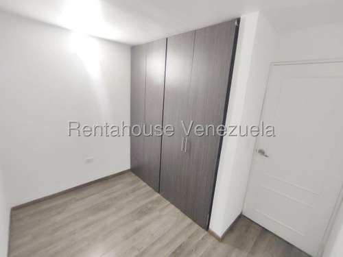Se Alquila Estupendo Apto En Colinas De La Tahona Cod 25-18273 Rex