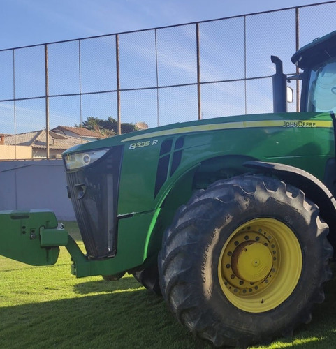 Trator John Deere 8335 R Ano 2012