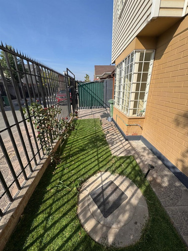 Hermosa Modelo Milan En Barrio Austria Ciudad Del Sol