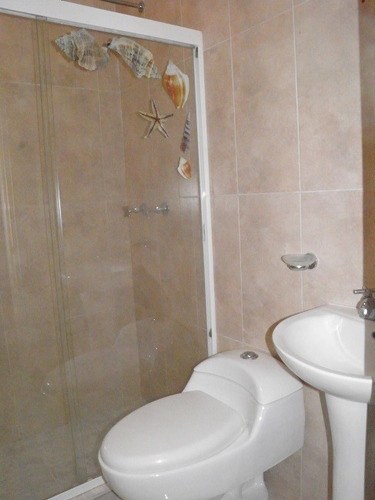 Imagen 10 de 12 de Town House Con Lindos Acabados.