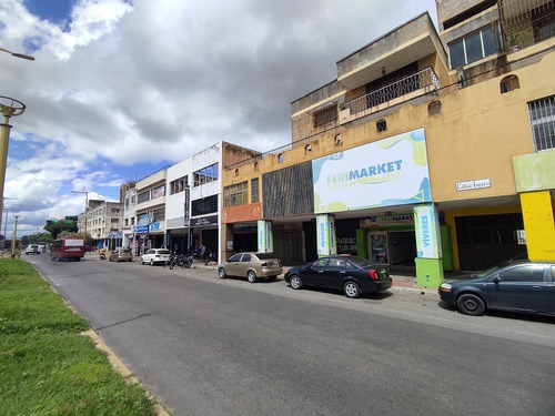 Se Venden 2 Locales Comerciales En La Avenida Bolívar Sur ( Av. Las Ferias) En El Edificio Impera . Minerva K