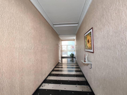 Imagen 2 de 9 de Apartamento En Venta Urb. Lourdes Maracay 22-10306 Hc