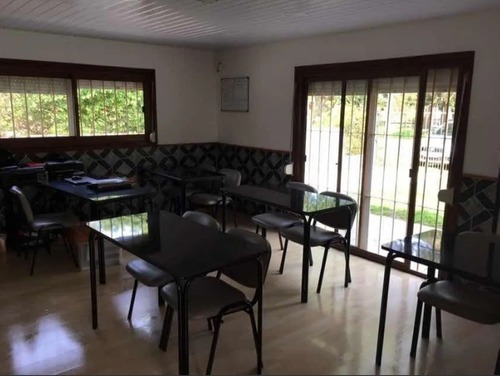 Imagen 3 de 13 de 560/1 Venta Casa Jardin,lugar 4 Autos,fondo Arbolado Shangrilá