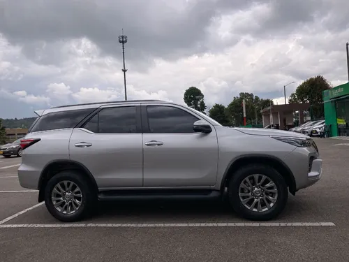 Toyota Fortuner Srv 2.4 Diesel 4x2 At 2023