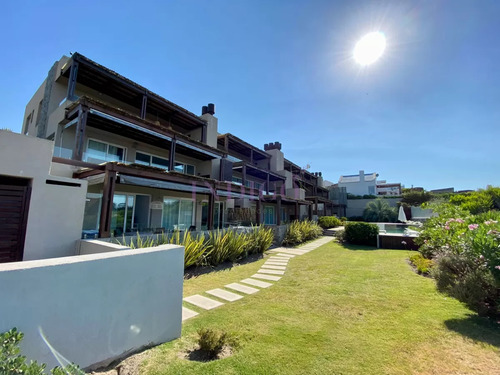 En Alquiler En Montoya 3 Dorm Más Dep, Parrillero Propio.