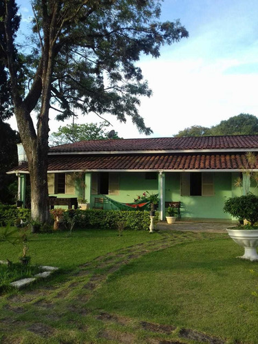 Imagem 3 de 14 de Bela Chácara Com Área De 8.000 M², Casa Sede E De Caseiro !!