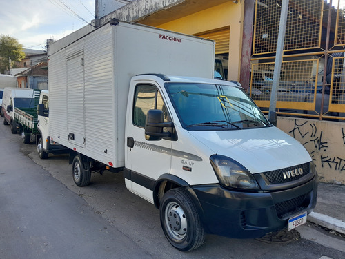 Iveco Daily 35s14 2017 Baú Único Dono Km Baixo