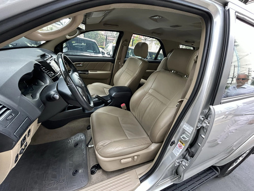 Toyota Hilux SW4 3.0 Srv 5l 4x4 Aut. 5p