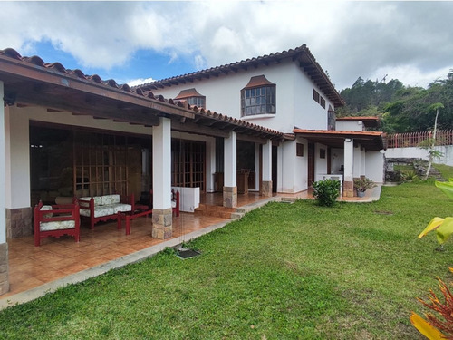 Casa En Venta En La Lagunita Con JardÃn En Calle Cerrada