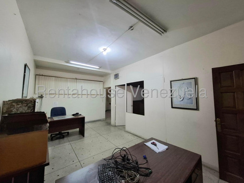 Edificio En Venta En Av Miranda Maracay Excelente Ubicacion 3 Niveles Deposito Areas Oficinas Ascensor De Carga Y Mas Alto Trafico Estef 25-12253