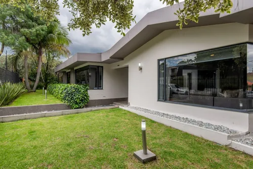 Casa En Venta En Calatrava. Cod V5907