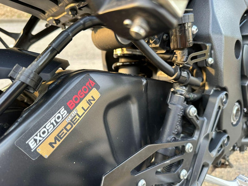 Yamaha Mt10 Modelo 2022 Cilindraje 1.000 Color Azul Negro