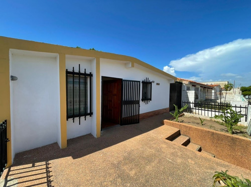 Imagen 1 de 17 de Ecv-882 Zona Norte Casa En Urbanización Rosal Sur