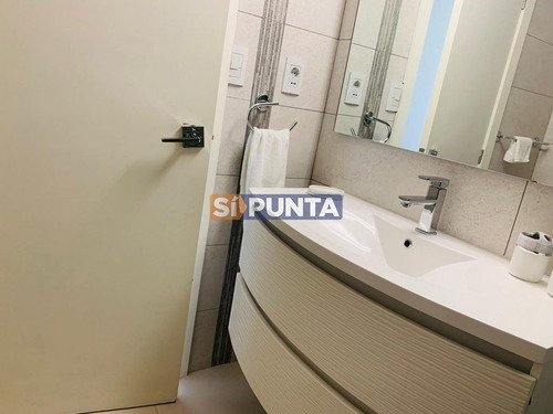 Imagen 17 de 28 de Venta De Apartamento De 2 Dormitorios En Torre Cristal Punta Del Este