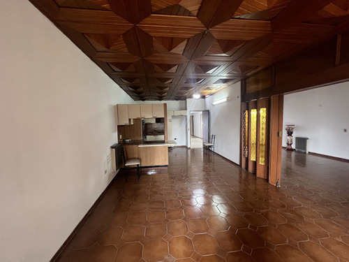 Casa De 3 Dormitorios En Venta, La Plata