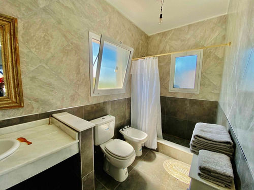 Imagen 10 de 28 de Excelente Casa De 3 Habitaciones, 2 Baños Y Toilette, 2 Plantas, Con Piscina, Sobre Lote Al Agua!!