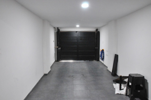Imagen 6 de 30 de Moderna Casa En Banfield Este C/quincho Y Pileta