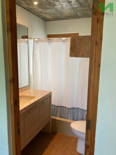 Casa En Venta De 5 Dorm. En Vichuquén