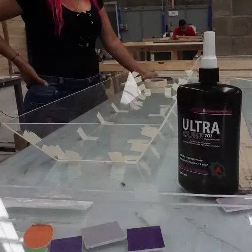 Adhesivo UV para pegar acrílico y metal, ULTRACURE® 701