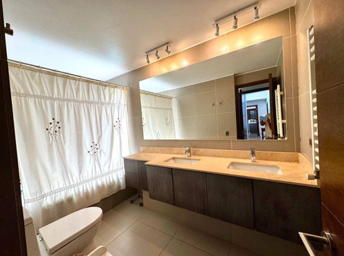Maravillosa Casa Inglesa En Condominio Con Lindo Jardín