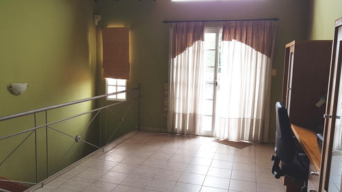 Imagen 18 de 30 de Casa En 2 Plantas Con Parque Y Piscina
