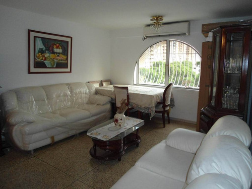 Apartamento En Venta Urb. El Centro Maracay Fm*