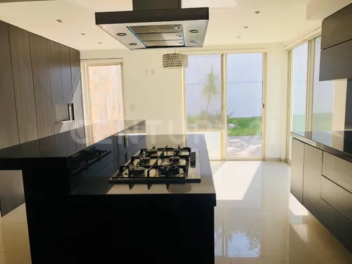 Casa En Venta, En El Palomar, Tlajomulco De Zuñiga, Jalisco.