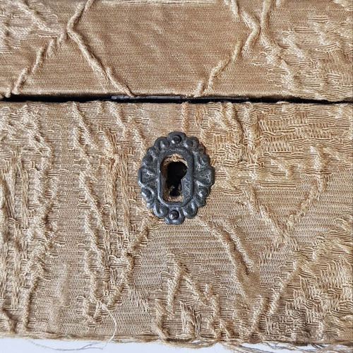 Imagen 8 de 8 de Antigua Caja Alhajero Forrada En Tela De Broderie 7o 0261