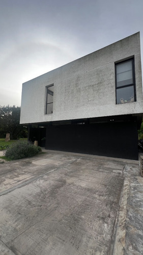 Casa En Venta - Barrio Solares De Zapiola