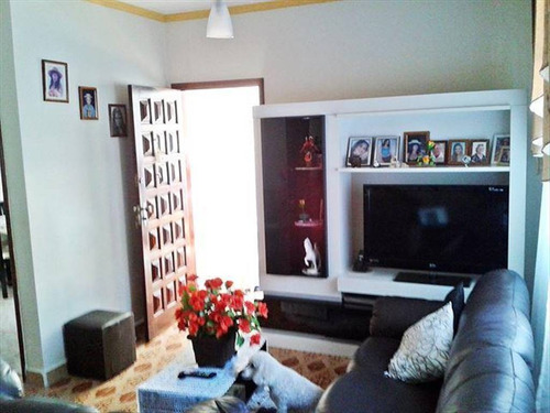 Imagem 4 de 30 de Sobrado Em Ótima Localização, 1 Quadra Da Avenida Antonio Emmerick Sendo 3 Dormitórios 1 Suite 2 Wc Garagem Para 2 Automóveis E Portão Eletrônico Pertinho De Supermercados Padarias Ponto De Ônibus E