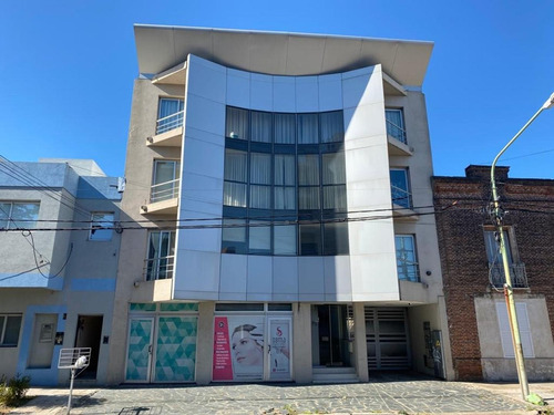 Imagen 1 de 6 de Departamento 2 Ambientes Con Cochera