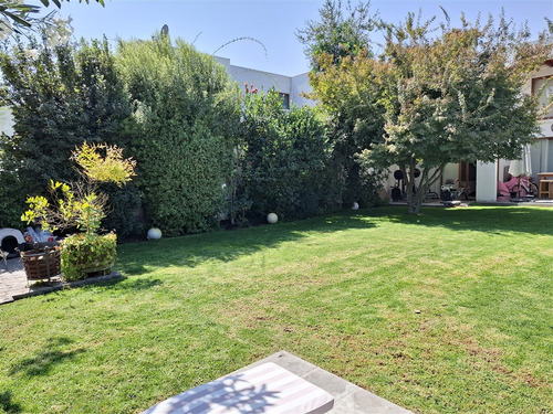 Casa En Arriendo De 4 Dorm. En Lo Barnechea