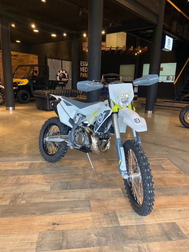 Imagen 5 de 25 de Husqvarna Te 300 I 2022 0km Stock Fisico Enduro