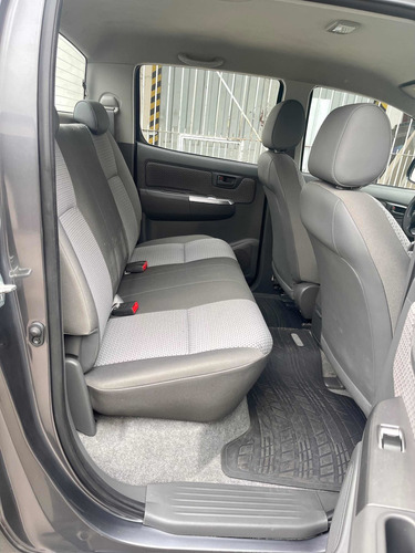 Imagen 12 de 13 de Toyota Hilux 3.0 Cd Sr 171cv 4x2 - B3 2015