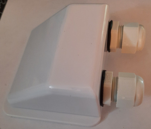 Imagen 2 de 4 de Caja Pasacables Techo Casilla Rodante Motorhome Botes