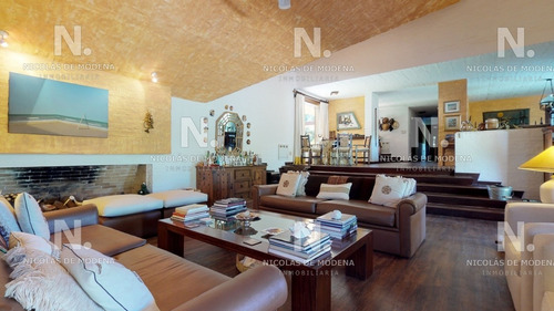 Venta De Casa 7 Dormitorios En Barrio Golf- Ref: 664