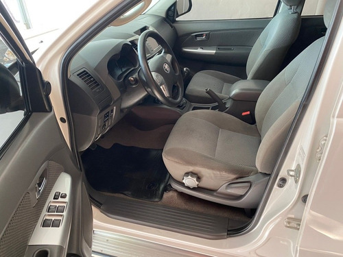 Imagen 8 de 13 de Toyota Hilux 2013 3.0 Cd Srv I 171cv 4x2