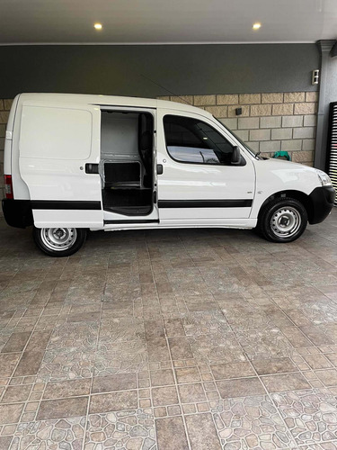 Imagen 11 de 13 de Peugeot Partner 2016 1.6 Hdi Furgon Confort