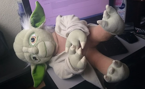 2009 Jay Franco Star Wars Yoda Plush Pillow (Usado)