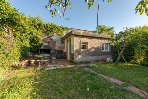 Venta Casa Dos Dormitorios Con Jardin En Fisherton