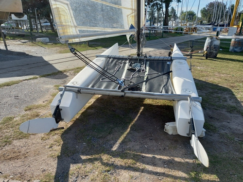 Catamarán Microcat 12