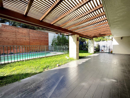 Casa En Venta De 6 Dorm. En Colina