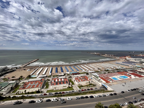 Departamento 4 Ambientes Con Vista Al Mar, Zona Playa Grande.