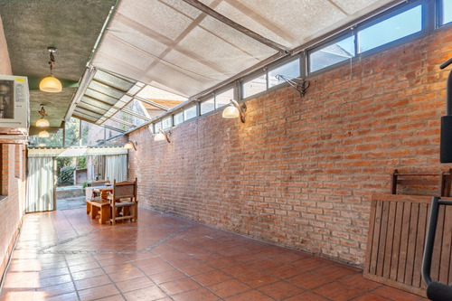 Casa 4 Ambientes Con Enorme Jardín En San Martín