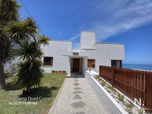 Vende Casa En Excelente Estado, Reciclada. De 6 Dormitorios En Peninsula. Punta Del Este