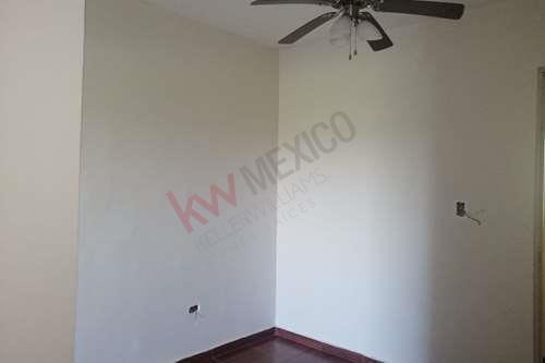 Imagen 20 de 25 de Casa Duplex En Las Bugambilias 3er Sector Totalmente Remodelada Excelentes Acabados 3 Recamaras Lista Para Habitar, Amplia Sala Comedor Concepto Abierto